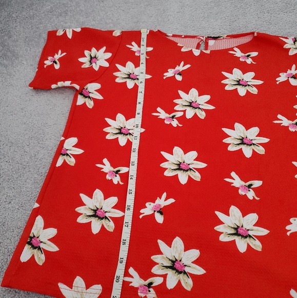 Women's Floral Top - Picture 7 of 7